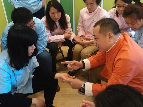 张老师讲解手法要领